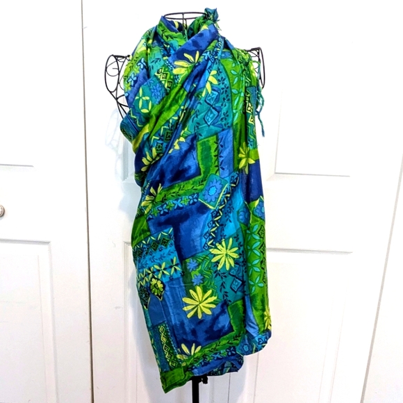 Rayon Sarong in Bold Blue Green & Yellow Design - Picture 1 of 3